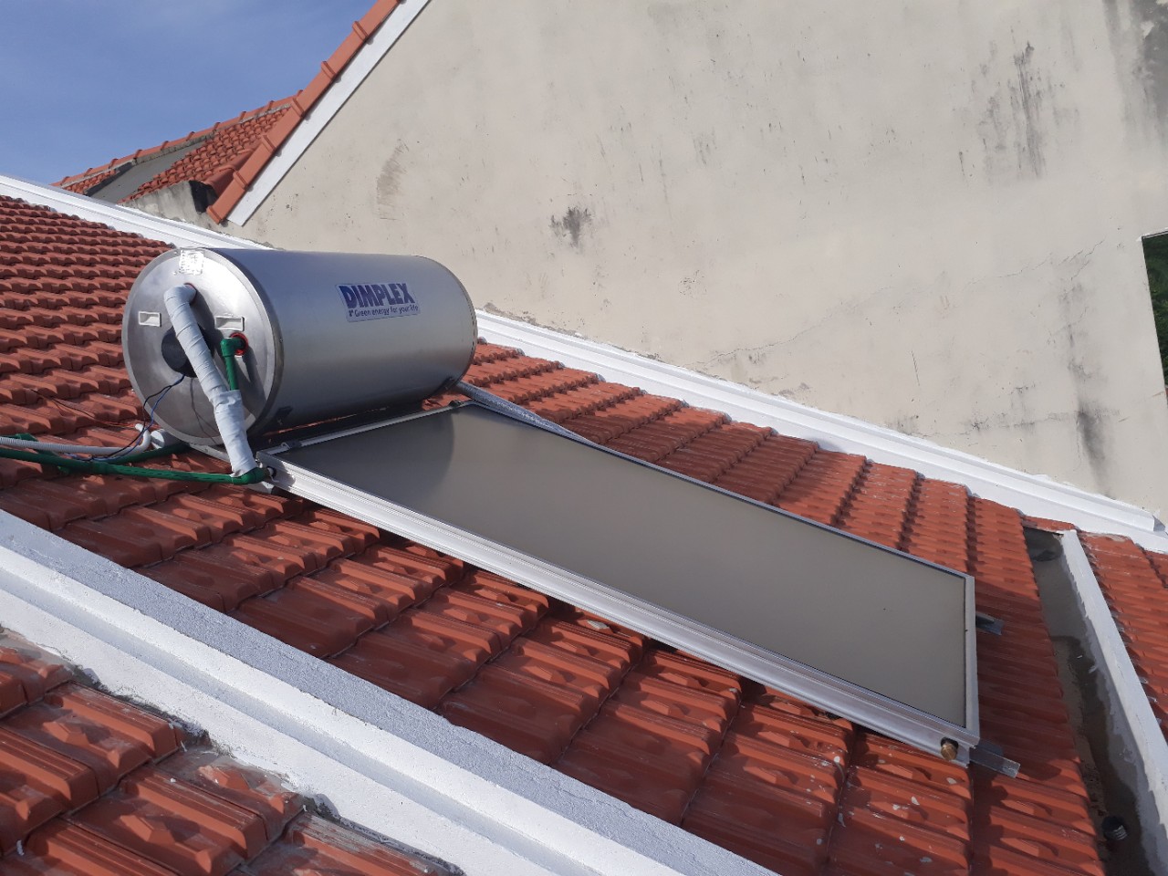 lắp đặt tấm thu nhiệt năng lượng mặt trời công nghiệp